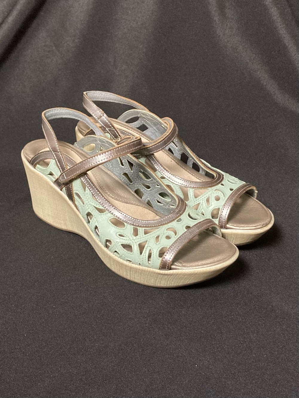 ⭐️ Naot Deluxe Pastel Sea Green High Heel Wedge Sandals Size 9